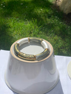 Bracelet de perles or, vert et blanc.