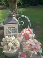De délicats bouquets de fleurs à la décoration des tables de mariage...