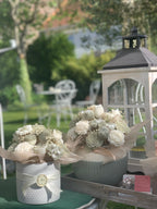 De délicats bouquets de fleurs à la décoration des tables de mariage...