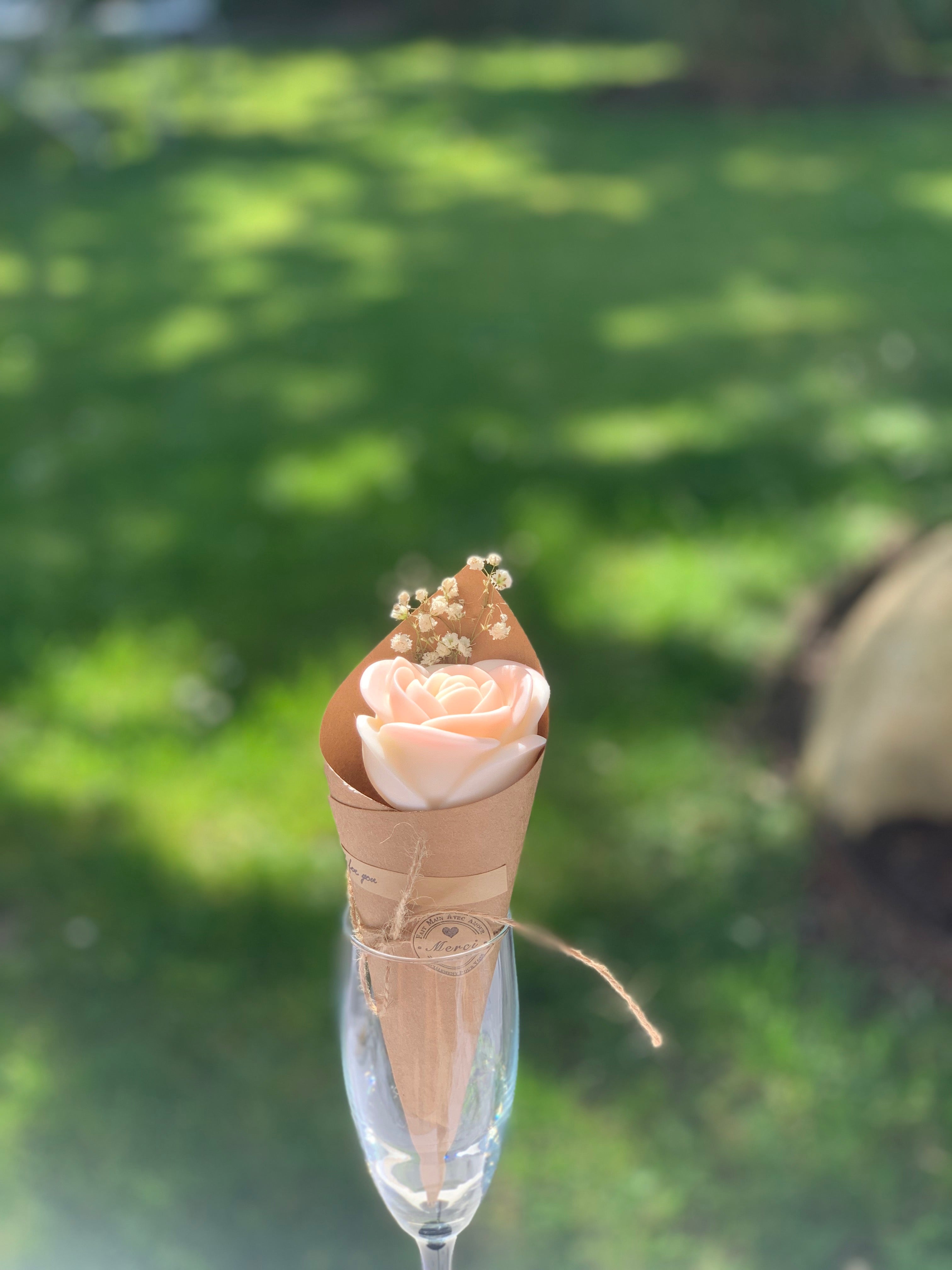 Coffret de 10 cornets floraux aux couleurs mélangées