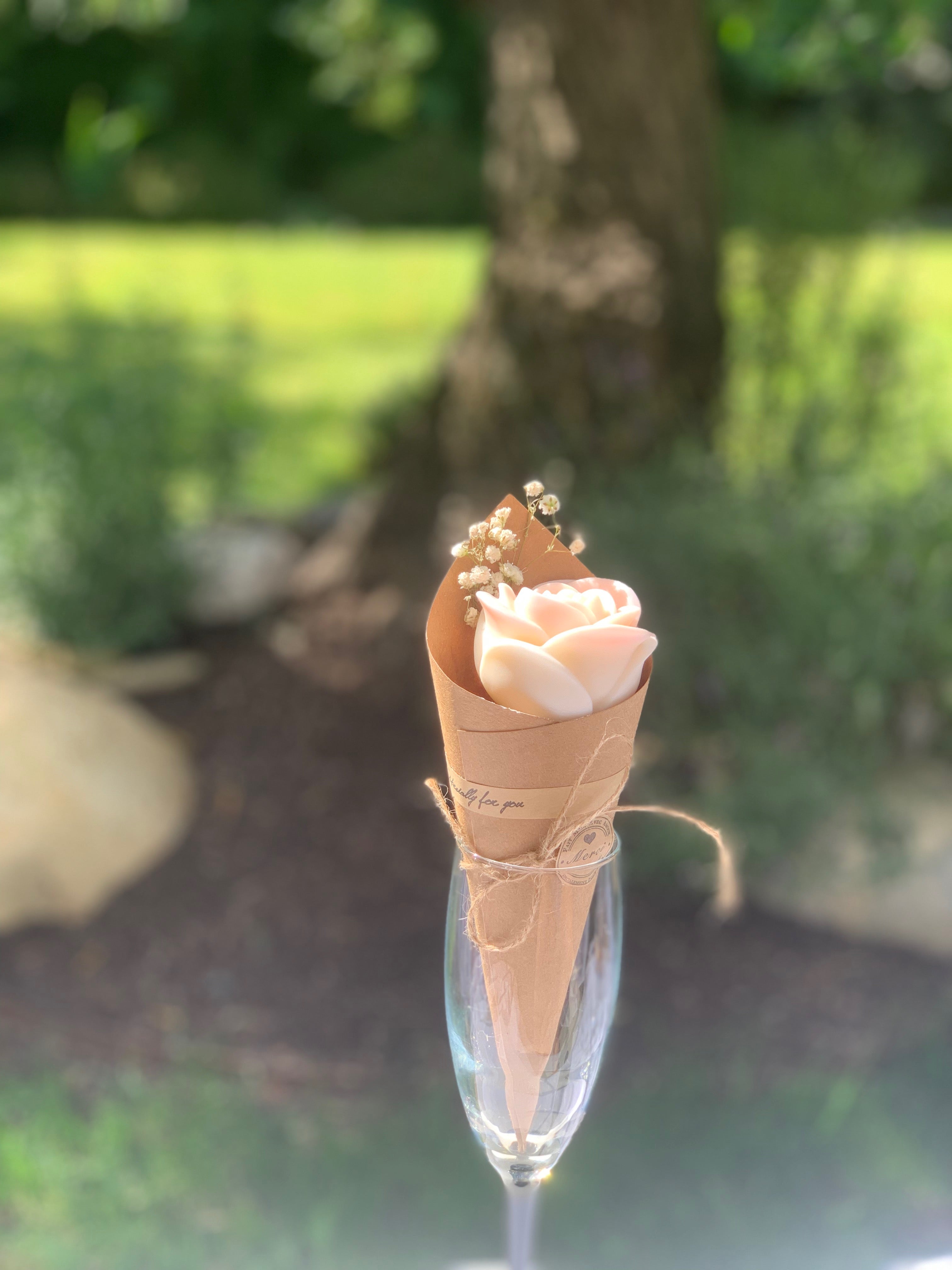 Coffret de 10 cornets floraux aux couleurs mélangées